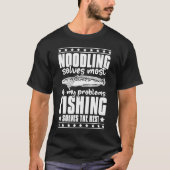 ヌードリングナマズ魚釣りフラットヘッドキャットフィッシングヌードル Tシャツ (正面)