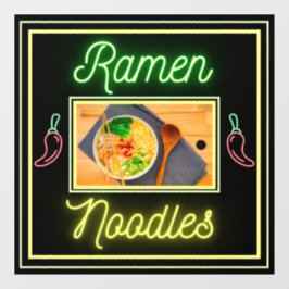 ヌードルレストランの麺鉢の写真 フロント ウィンドウサイン