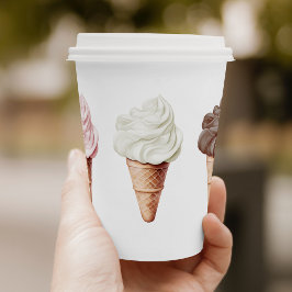 ネアポリタン風のブライズシャワーを彼女はすっかり受け持ってくれた 紙コップ