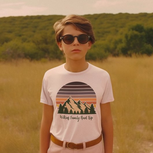 ネイチャーロードトリップグリーンフォレストクールなカスタムキッズ Tシャツ