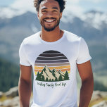 ネイチャーロードトリップフォレストクールなカスタムファミリー Tシャツ<br><div class="desc">夏や秋の自然の旅に着手するために家族旅行Tシャツをカスタマイズ。木々の緑の森の下にあなたの姓でパーソナライズし、屋外グループのためのクールな休暇の記念のために暗い山の夕日。</div>
