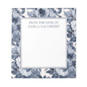 ネイビエレガントーダスティブルーフローラホワイト（デスクから） ノートパッド (正面)