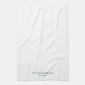 ネイビエレガントー青カスタム白スクリプト名の日付 キッチンタオル (縦)