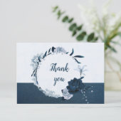 ネイビエレガントー&ほこりっぽい青い花の植物性リース サンキューカード (スタンド正面)