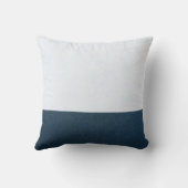 ネイビエレガントー&ダスティブルーフローラリース クッション (裏面)