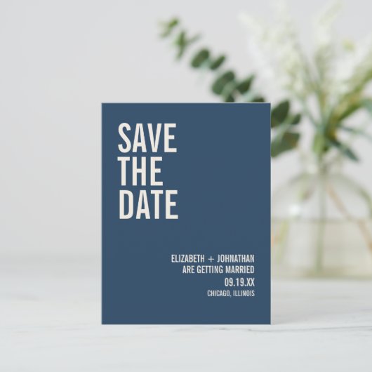 ネイビシンプルータイポグラフィウェディング日付を保存 ポストカード (スタンド正面)