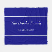 ネイビシンプルー・ブルーとホワイトのファミリー名日付Est. フリースブランケット (正面(横))