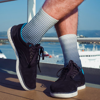 ネイビストライプのーブルーとホワイトのモダン抽象芸術パターン ソックス