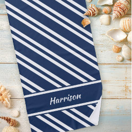 ネイビパーソナライズされたーブルーとホワイトストライプ ビーチタオル