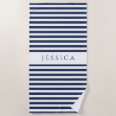 ネイビパーソナライズされたーモダンブルーストライプのパターン ビーチタオル (正面)