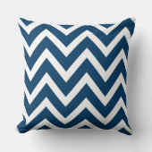ネイビモダンーブルーとホワイトシェブロンのストライプ クッション (正面)