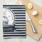 ネイビモダンーブルーボート名パーソナライズされた キッチンタオル (四つ折り)