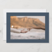 ネイビモダンーブルー数々の9フォトコラージュ セーブザデート (裏面)