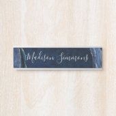 ネイビモダンーブルー金ゴールドゲートGeodeスクリプフェミニント サインプレート (正面)