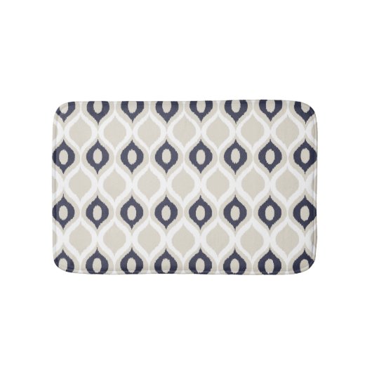 ネイビーおよびアイボリー幾何学的イカット部族的プリントパターン バスマット (正面)