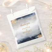 ネイビーとゴールドのウェディングシャワーのお土産袋 フェイバーバッグ (クリップ留めされた状態)
