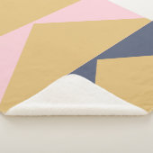 ネイビーとピンクのカラーブロック金ゴールド三角形 シェルパブランケット (3/4)