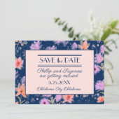 ネイビーとブッシュピンクのヴィンテージ フラワー セーブ・ザ・デート 招待状 (スタンド正面)