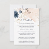 ネイビーとブラッシュの手描き花の詳細カード 招待状 (正面)