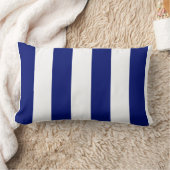 ネイビーとホワイトのはっきりした垂直ストライプ ランバークッション (ブランケット)