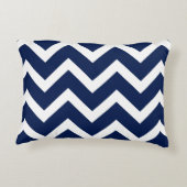 ネイビーとホワイトシェブロンのジグザグパターン アクセントクッション (裏面)