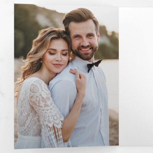 ネイビーとライトブルーの水色のフローラ結婚ズ 三つ折り案内状 (内部最初)