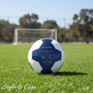 ネイビーのモノグラム入りペアサッカーボール "The Perfect Match" サッカーボール