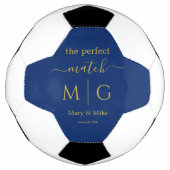 ネイビーのモノグラム入りペアサッカーボール "The Perfect Match" サッカーボール (正面)