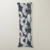 ネイビーの白いケシ ボディピロー (正面縦)