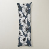 ネイビーの白いケシ ボディピロー (裏面 (縦))