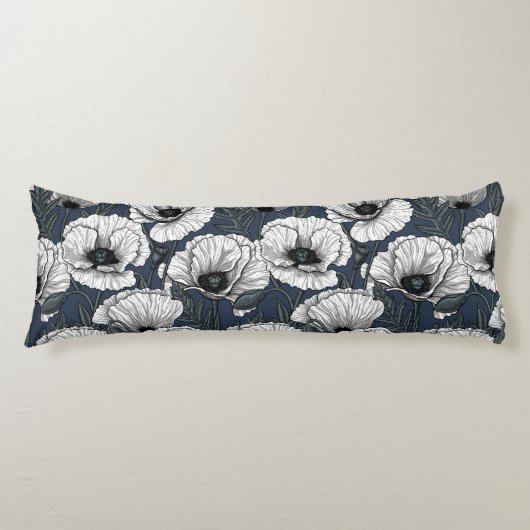 ネイビーの白いケシ ボディピロー (正面)