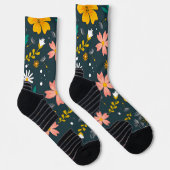 ネイビーの花園の幻想的な春のパターン ソックス (右)