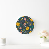 ネイビーの花園の幻想的な春のパターン ラウンド壁時計 (ホーム)