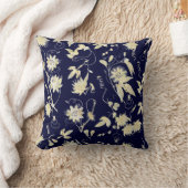 ネイビーエレガントブルーに金ゴールドの情熱の花 クッション (ブランケット)