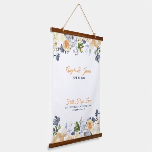 ネイビーエレガントブルーコーラルウォーターフローラズ結婚 吊り下げ型タペストリー (傾斜あり)