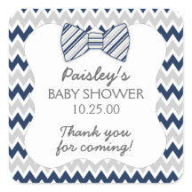 ネイビーグレーシェブロン弓タイ男の子のシャワーの好意