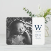 ネイビーシンプルブルーイニシャル誕生 案内状 (スタンド正面)