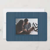 ネイビーシンプルブルーイニシャル誕生 案内状 (裏面)