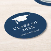 ネイビーシンプルブルークラス年男の卒業キャップ ラウンドペーパーコースター (アングル)