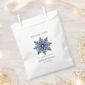ネイビーシンプルブルースノーフレーク結婚sありがとう フェイバーバッグ (クリップ留めされた状態)
