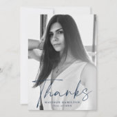 ネイビースタイリッシュスクリプト写真卒業 サンキューカード (正面)