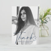 ネイビースタイリッシュスクリプト写真卒業 サンキューカード (スタンド正面)