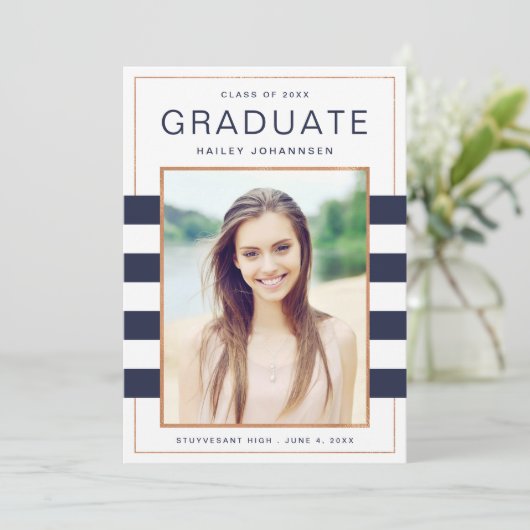 ネイビーストライプの写真を使った卒業発表 案内状 (スタンド正面)