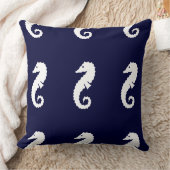 ネイビーストライプブルー枕に白いシーホース クッション (ブランケット)