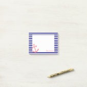 ネイビーパーソナライズされたブルーと赤面ピンク航海の ポストイット (デスク上)