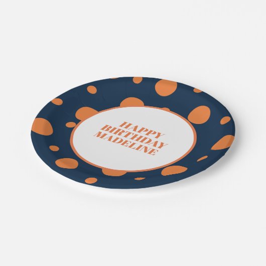 ネイビーパーソナライズされたブルーオレンジ水玉模様誕生日 ペーパープレート (アングル)