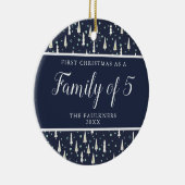 ネイビーパーソナライズされたブルーファミリー第5ベビー セラミックオーナメント (右)