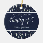 ネイビーパーソナライズされたブルーファミリー第5ベビー セラミックオーナメント (正面)