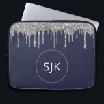 ネイビーフェイクブルーシルバードリップグリッターモノグラム ラップトップスリーブ<br><div class="desc">シルバーとネイビーフェイクブルードリップグリッターとスパークルエレガントモノグラムのイニシャルケース。この場合はカスタマイズ、イニシャルと名を含めることができる。</div>