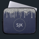 ネイビーフェイクブルーシルバードリップグリッターモノグラム ラップトップスリーブ<br><div class="desc">シルバーとネイビーフェイクブルードリップグリッターとスパークルエレガントモノグラムのイニシャルケース。この場合はカスタマイズ、イニシャルと名を含めることができる。</div>